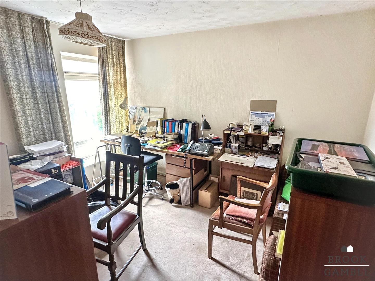 3 Bedroom Flat. St. Johns Road in Eastbourne,  16